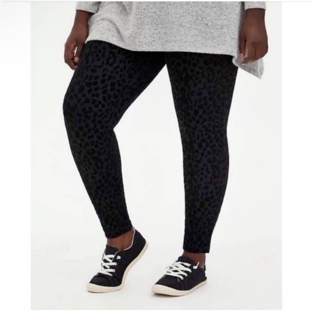 Torrid Pixie Skinny Studio Luxe pants black ponte high rise flocked